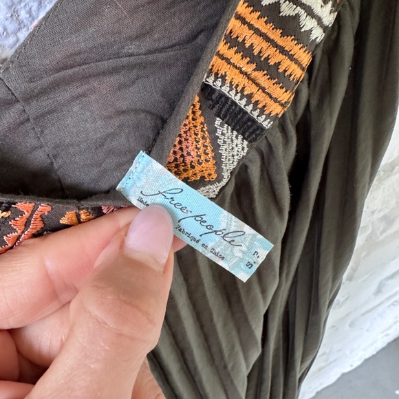 Free People Stunning Embroidered Pleated Maxi EUC - Picture 4 of 4